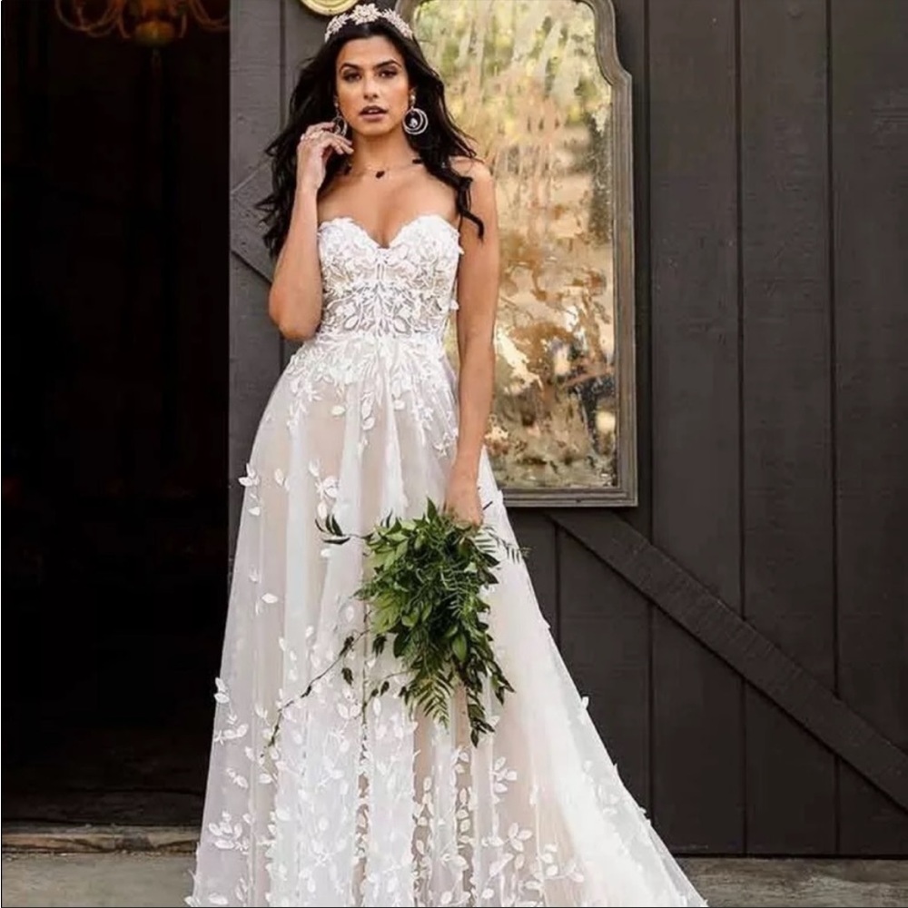 All Who Wander Wedding Dress Size 8